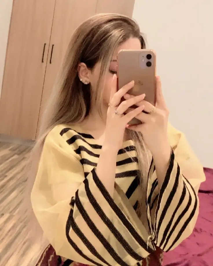 killer-attitude-girl-dp-in-english