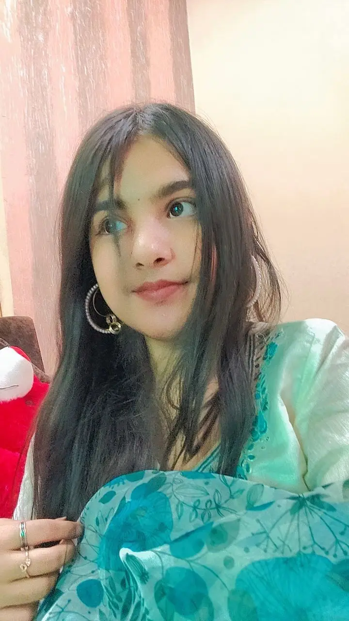 korean-girl-hide-face-pic-aesthetic