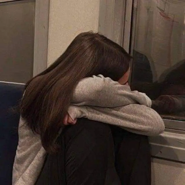 sad-dp-girl-alone-for-whatsapp