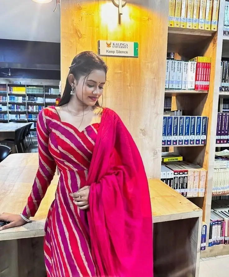 simple-cute-girl-pic-cartoon