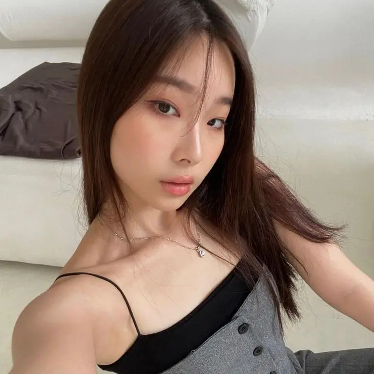 simple-cute-girl-pic-drawing-realistic