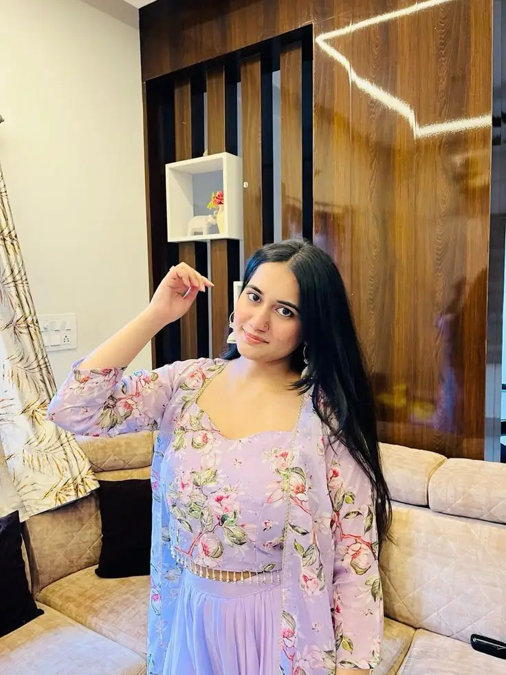 simple-selfie-poses-for-girls