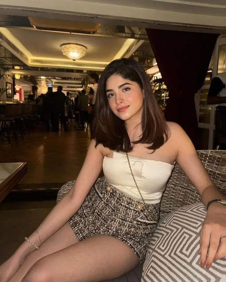 simple-selfie-poses-for-girls