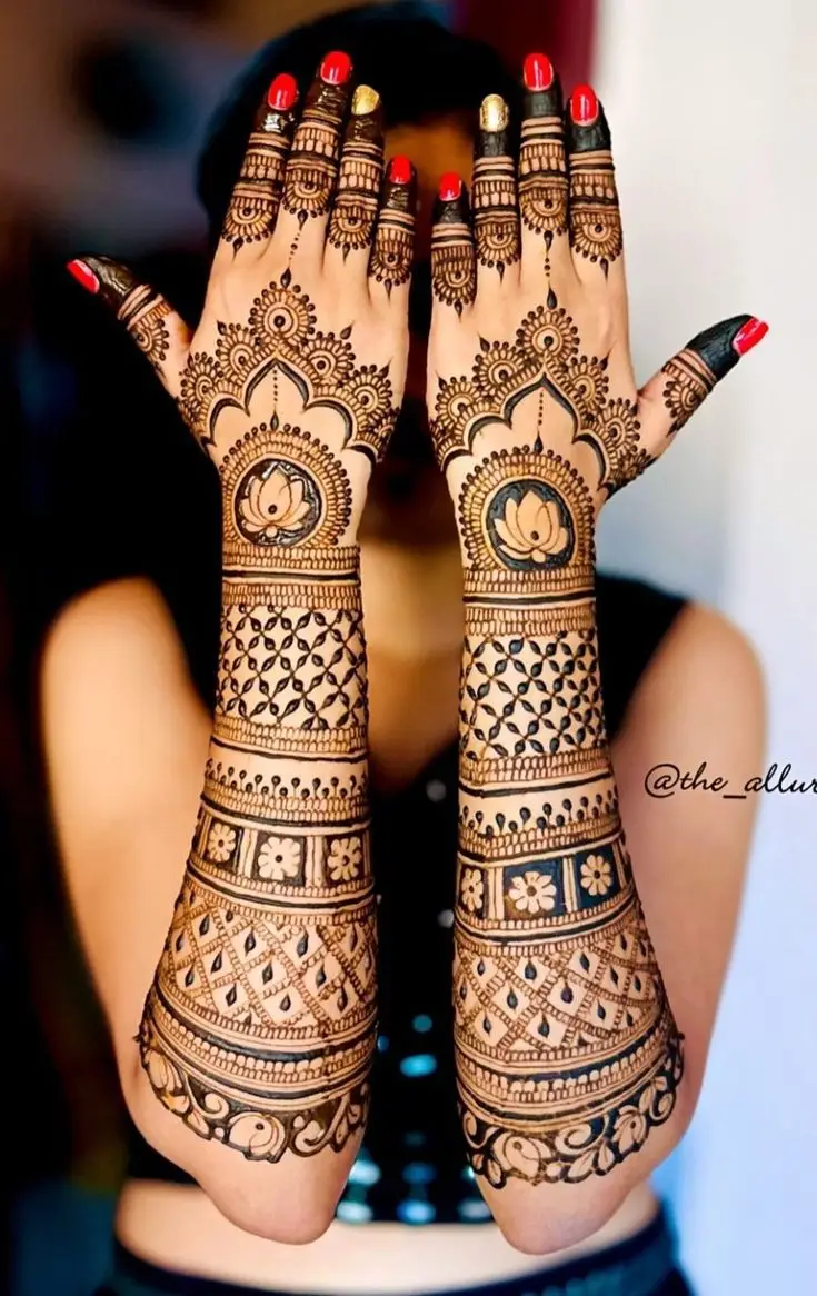 simple-stylish-back-hand-mehndi-designs-circle
