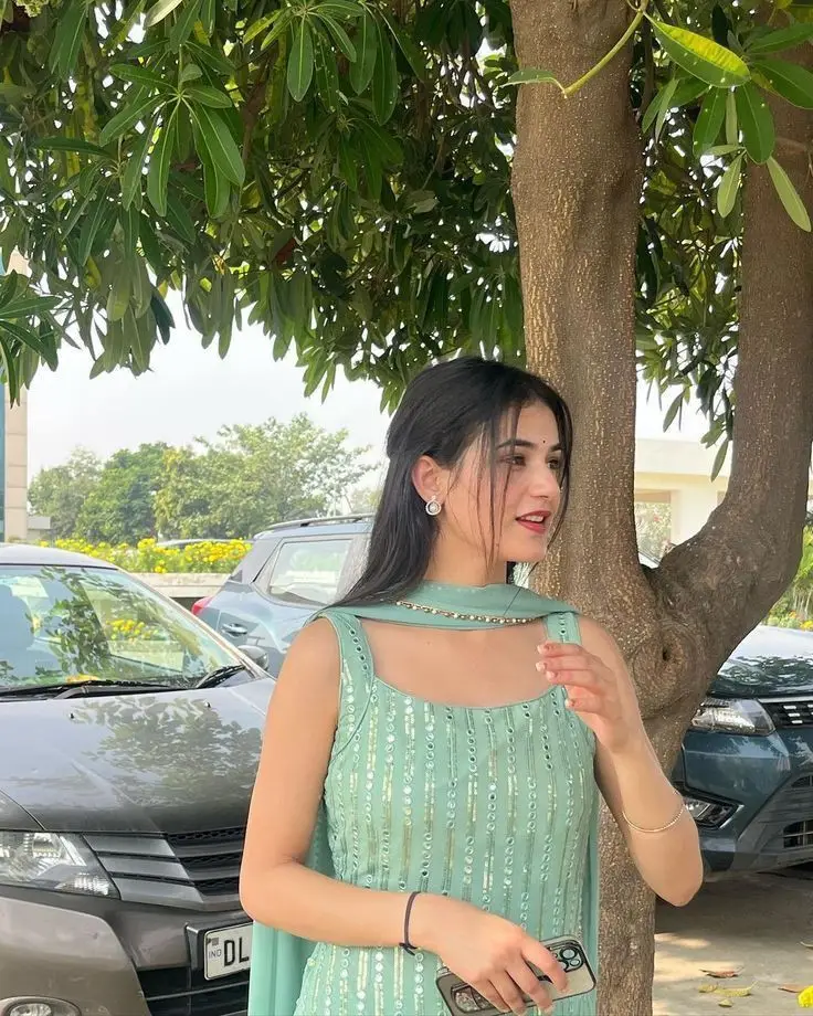 single-girl-attitude-dp-stylish-for-instagram-in-english