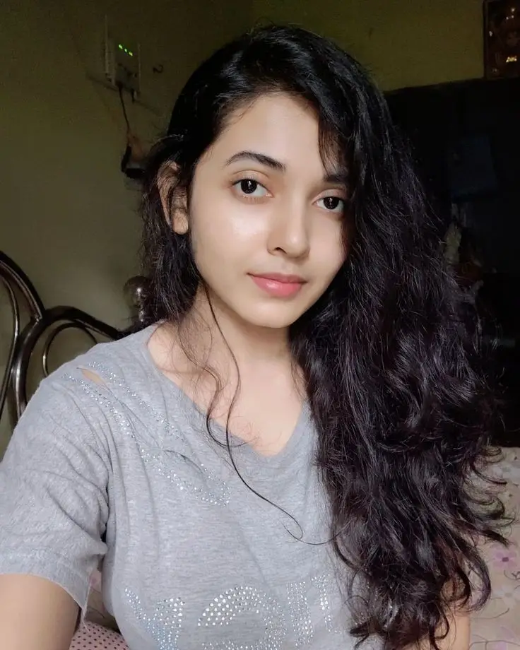 single-girl-attitude-dp-stylish