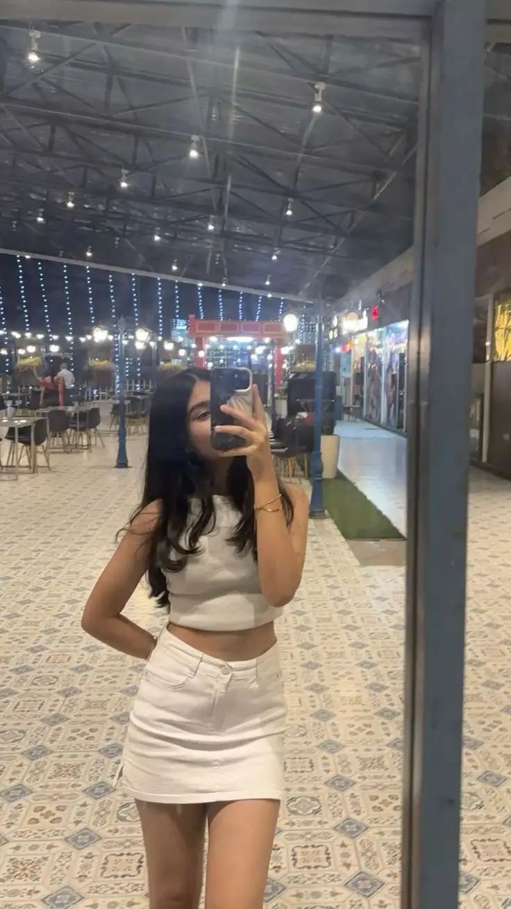 single-photo-poses-for-girls-selfie