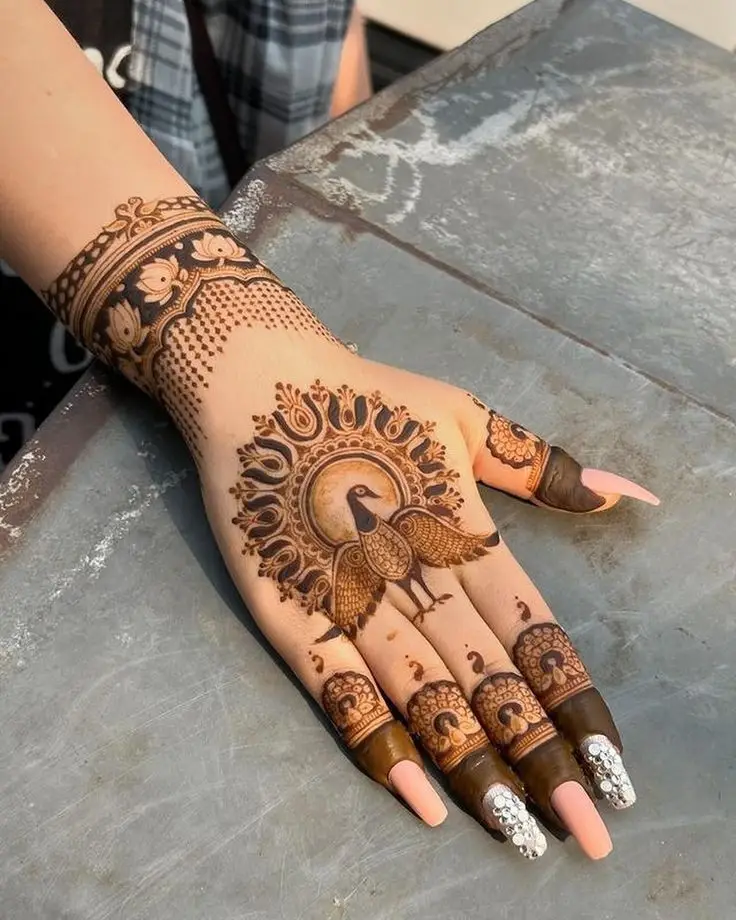 stylish-back-hand-mehndi-design-bail