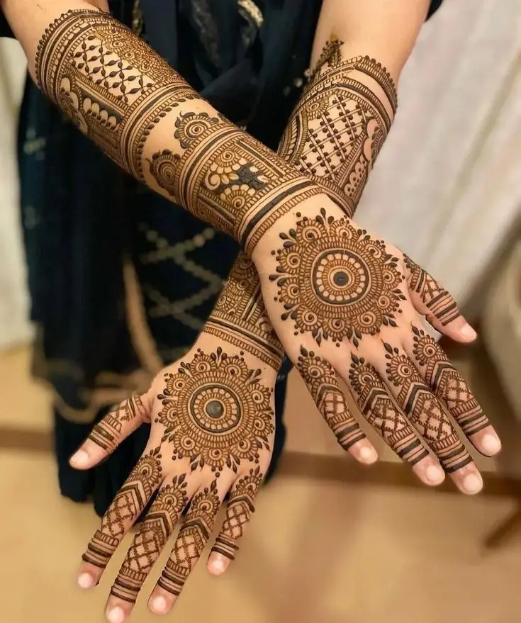 stylish-back-hand-mehndi-design-bridal