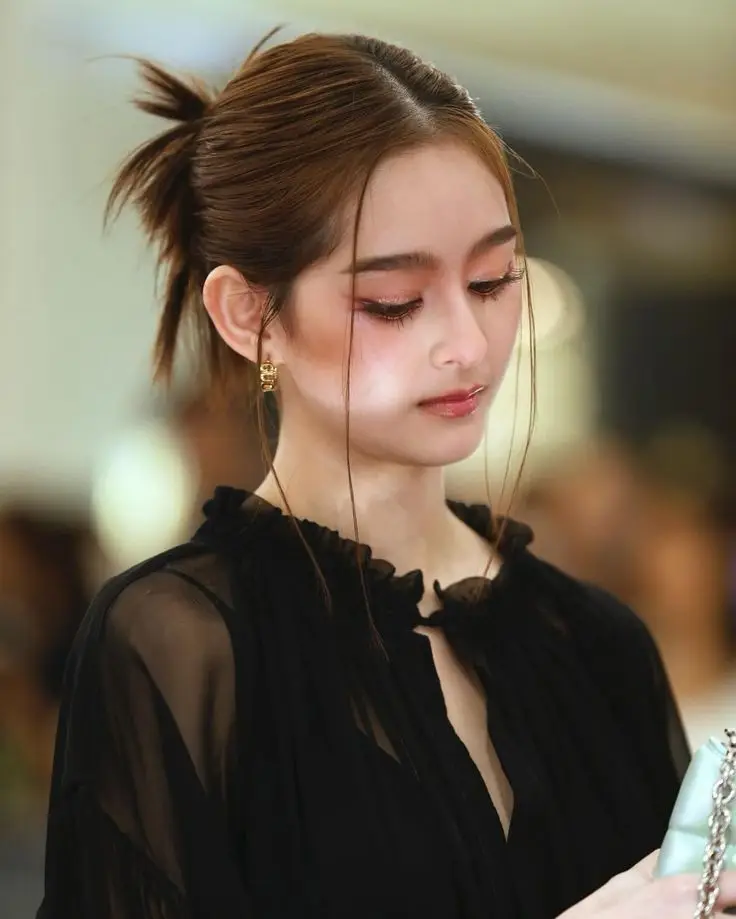 stylish-beautiful-cute-simple-girl-pic--years