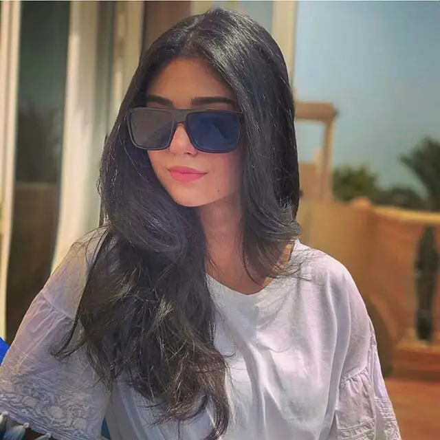 stylish-beautiful-cute-simple-girl-pic