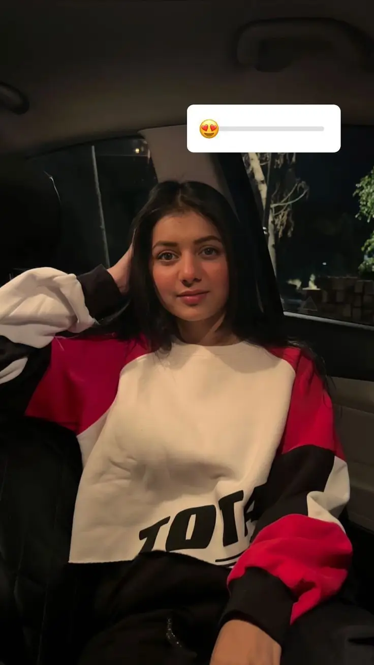 suit-poses-for-girls