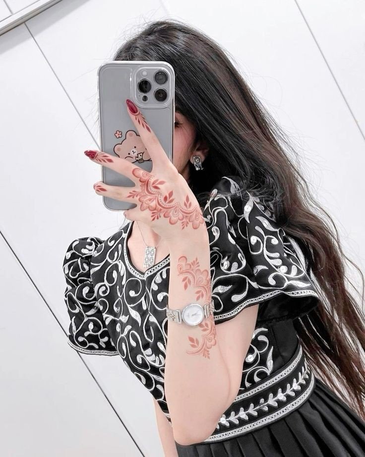 anime-girl-mirror-selfie-dp